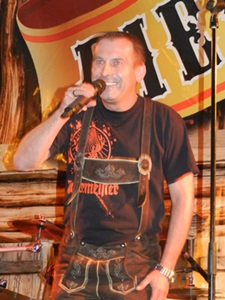 1170884_558031844256057_1952152957_n